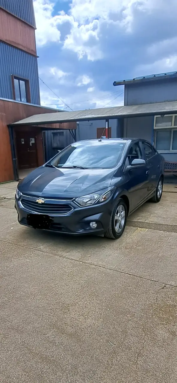 Chevrolet gris en buen estado - 1