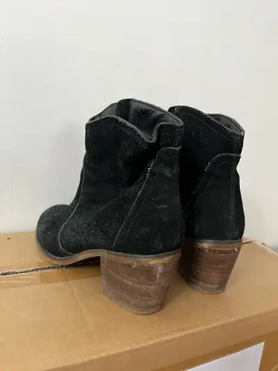 Botines de gamuza negros con tacón bajo - miniatura 2
