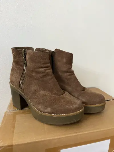 Botines de gamuza marrón con tacón C/Moran - miniatura 1