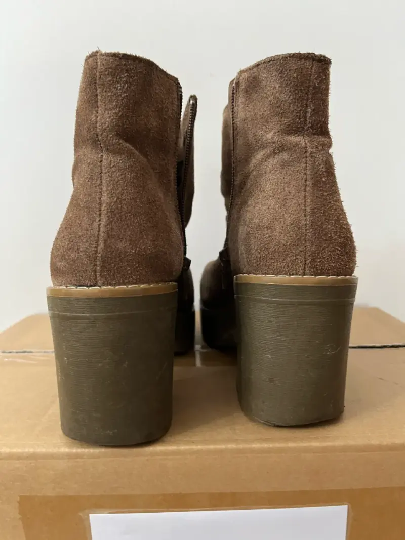 Botines de gamuza marrón con tacón C/Moran - 2