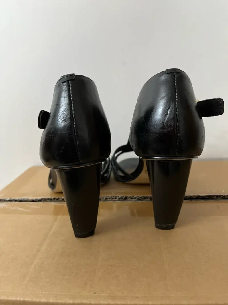 Sandalias de Tacón Negro Ferracini Elegantes - 2