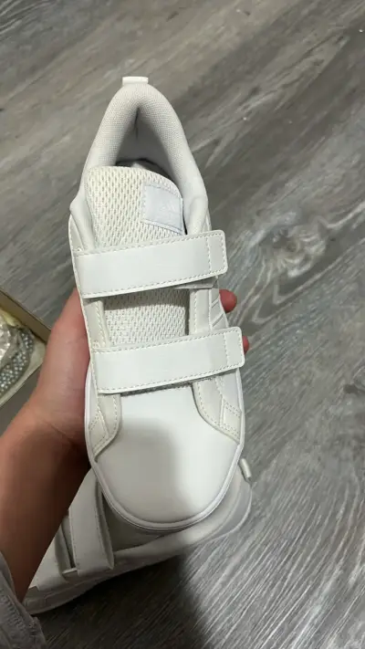 Zapatillas blancas Adidas con velcro para niños - miniatura 2