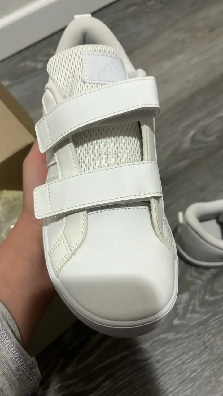 Zapatillas blancas Adidas con velcro para niños - 4