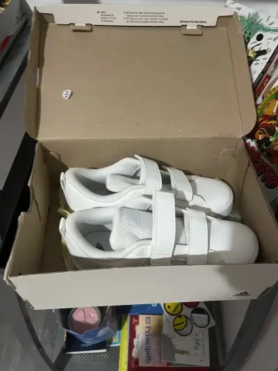 Zapatillas blancas Adidas con velcro para niños - miniatura 5