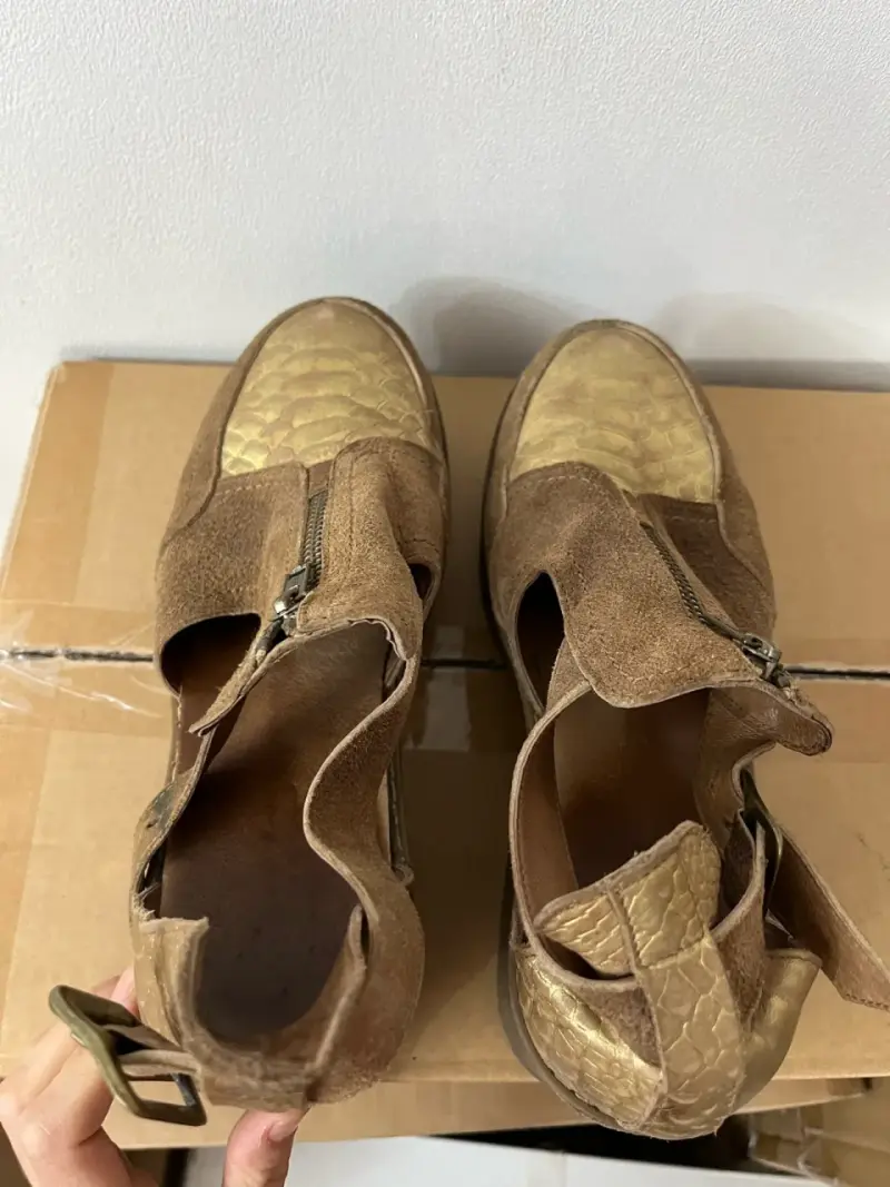 Zapatos de plataforma marrones con diseño único - 2