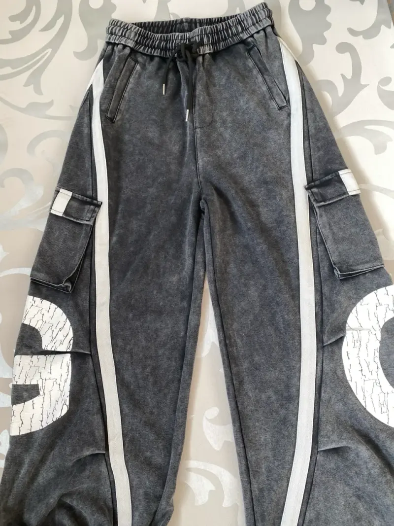 Pantalones cargo negros con rayas laterales - 6