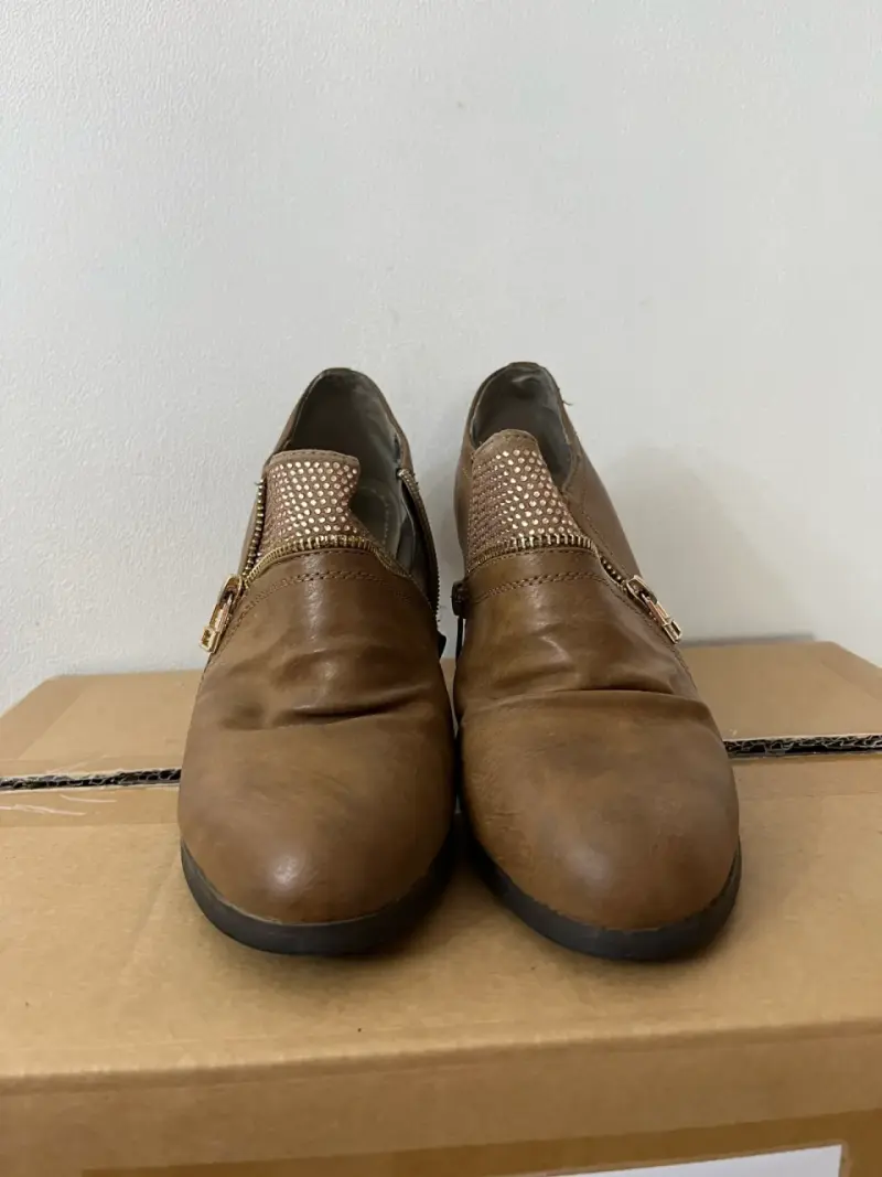 Zapatos de tacón marrones con cierre lateral - 2