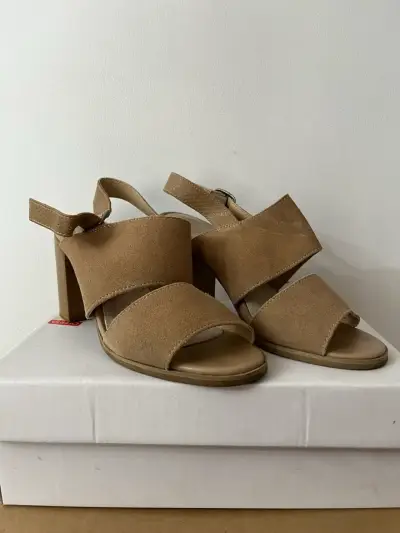 Sandalias de tacón alto color beige - miniatura 1