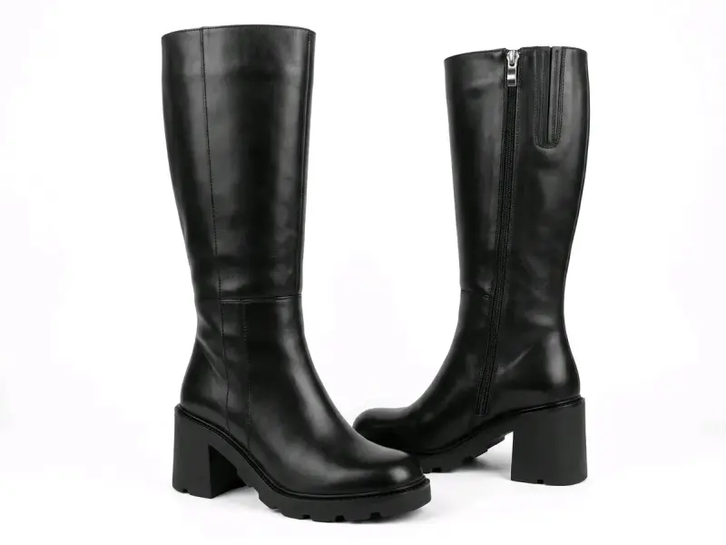 Botas negras de cuero con tacón alto
