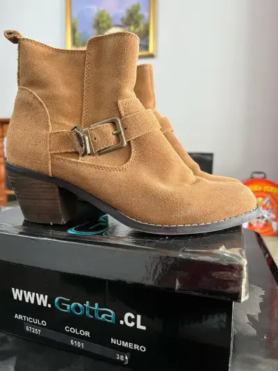 Botines de gamuza camel con hebilla Gotta talla 38 - miniatura 1