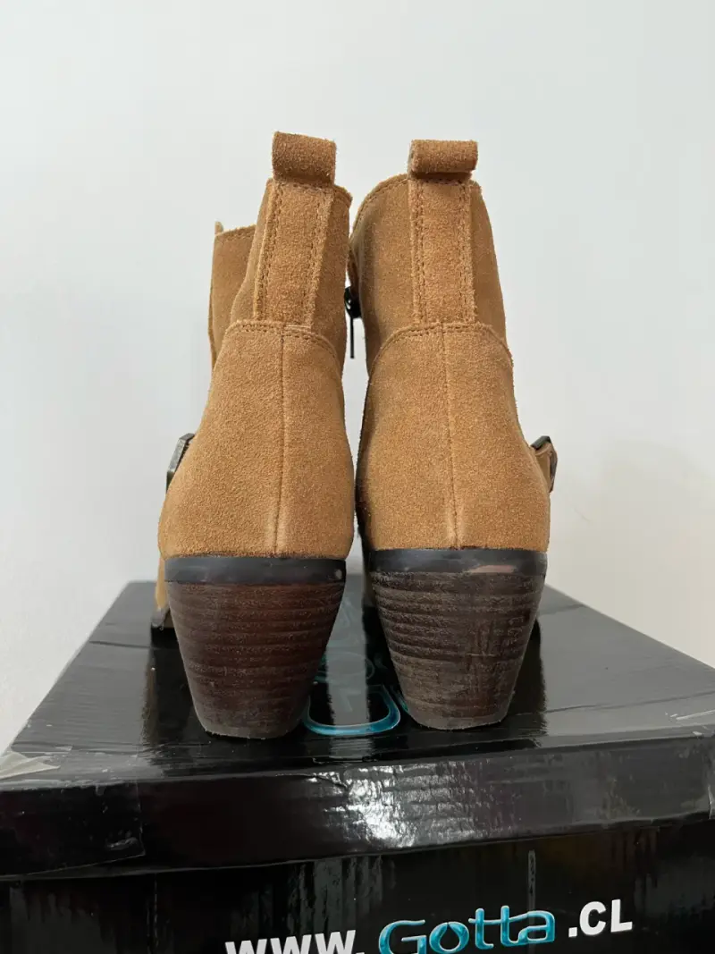 Botines de gamuza camel con hebilla Gotta talla 38 - 4
