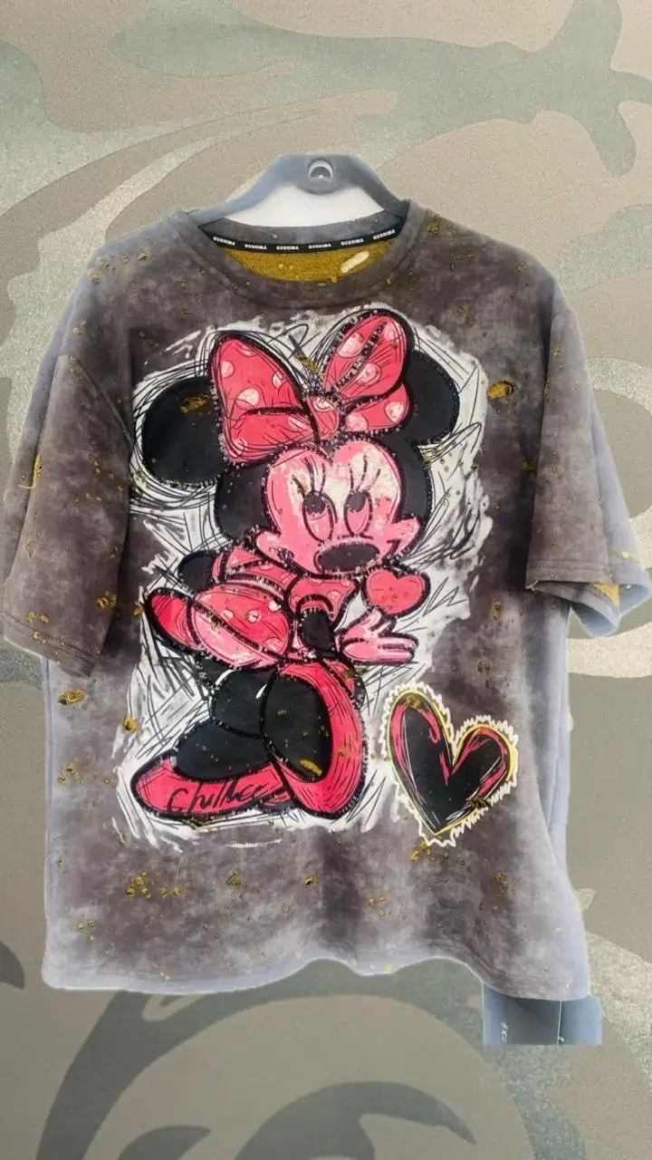 Polera con diseño de personaje animado - 4