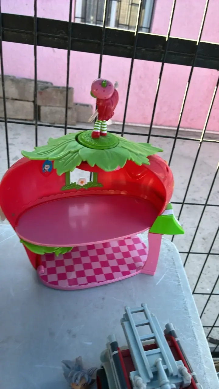 Casa de juguete Fresa con figura - 3