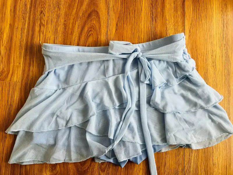 Falda short corta azul con volantes Shein - 1