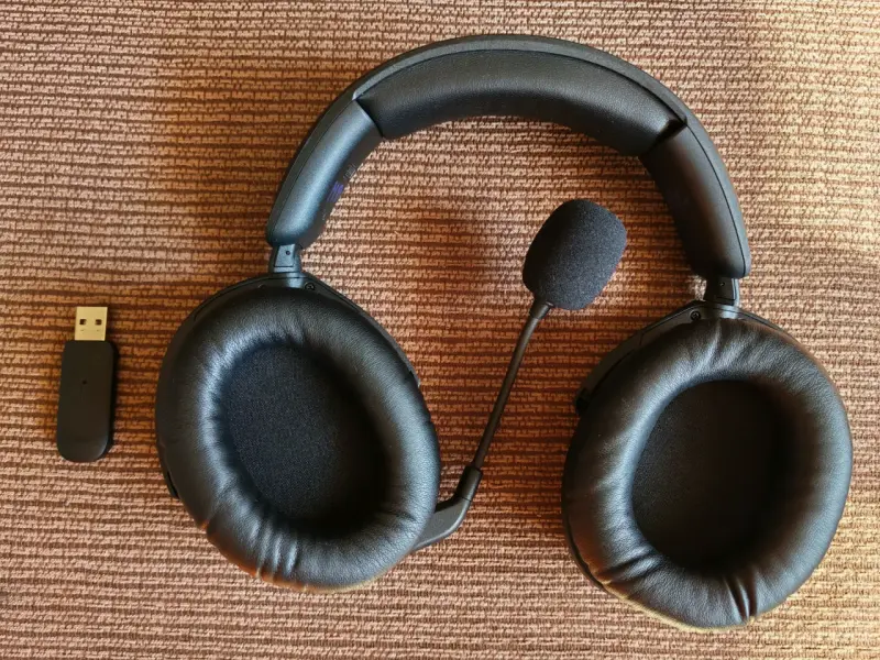 Auriculares inalámbricos HyperX con micrófono - 1