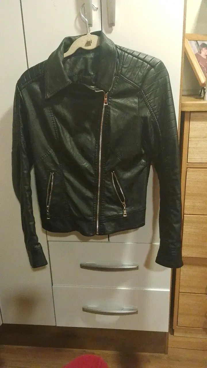 Chaqueta de cuero negra para mujer