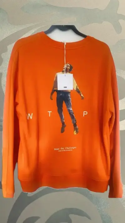 Polerón naranja con diseño gráfico WTPS - miniatura 1
