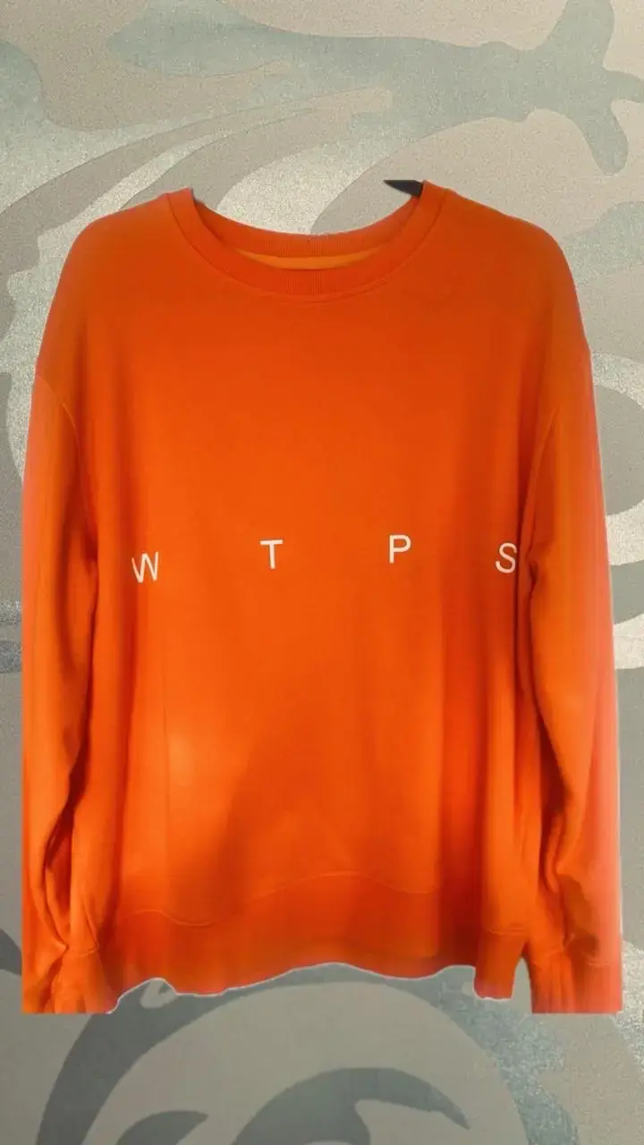 Polerón naranja con diseño gráfico WTPS - 2