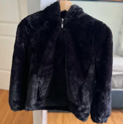 Chaqueta de peluche negra con capucha talla 14 - miniatura 1