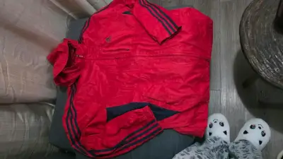 Chaqueta deportiva roja Adidas - miniatura 1