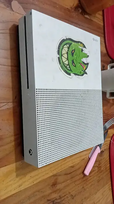 Consola Xbox One S con diseño personalizado - miniatura 1