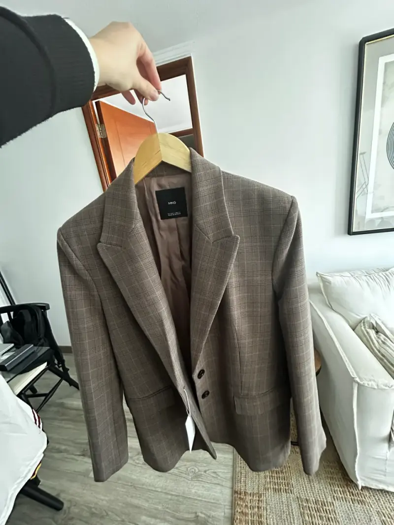 Blazer de mujer a cuadros marrón Mango - 1