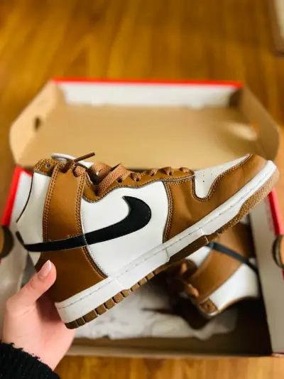 Zapatillas Nike Dunk High NN Mujer Marrón - miniatura 1