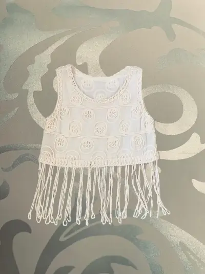 Blusa blanca con flecos y detalles bordados - miniatura 1