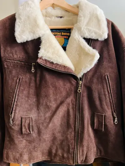 Chaqueta de gamuza marrón con forro de piel sintética - miniatura 2