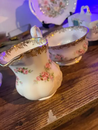 Juego de té Royal Albert con diseño floral - miniatura 1