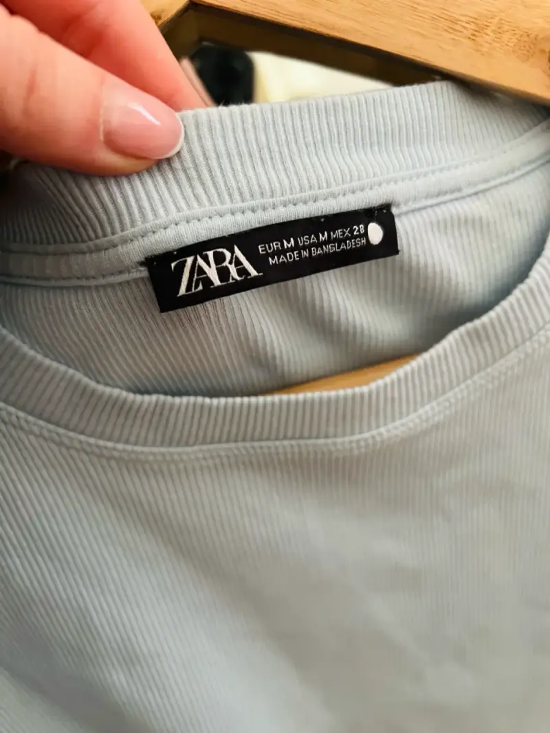 Polera Zara azul con volantes - 2