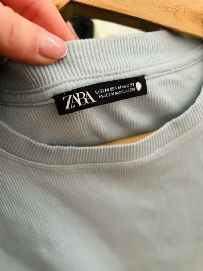 Polera Zara azul con volantes - miniatura 2