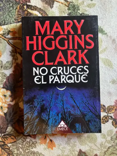 Libro 'No Cruces el Parque' de Mary Higgins Clark - miniatura 1