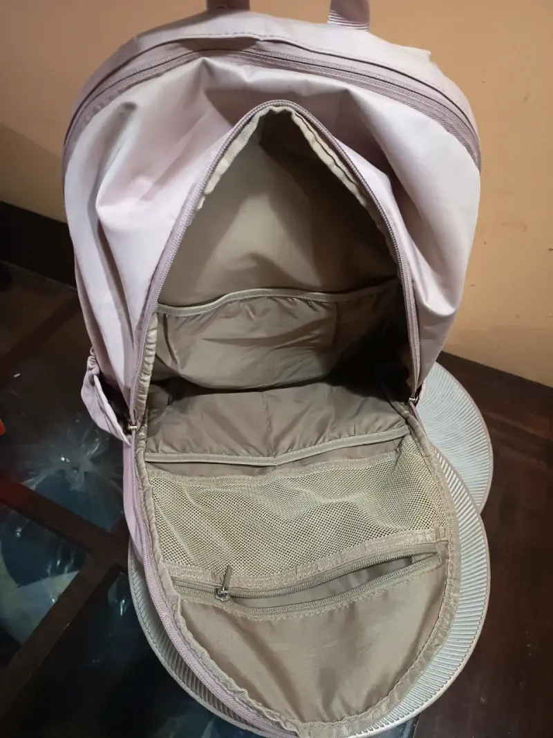 Mochila rosada con múltiples compartimentos - 5