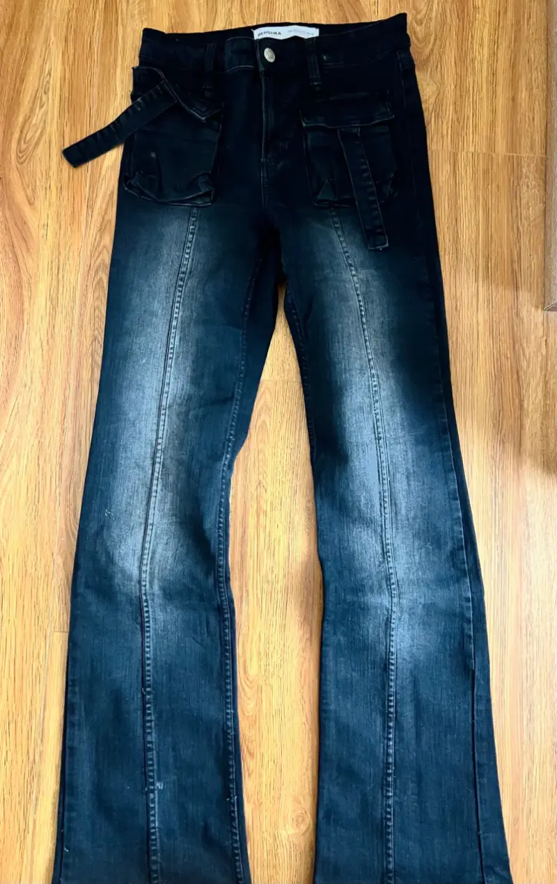 Jeans oscuros de mujer Bershka con bolsillos - 1