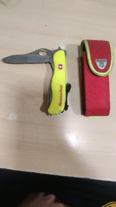 Navaja Victorinox Rescue Tool con funda - miniatura 2