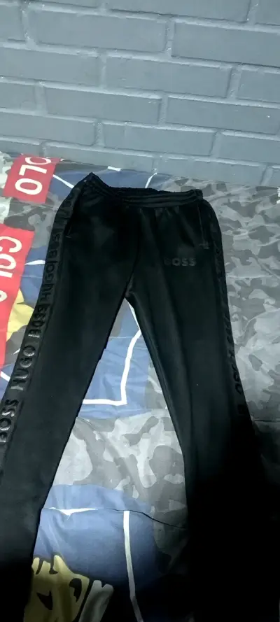 Pantalones deportivos negros Boss para hombre - miniatura 2