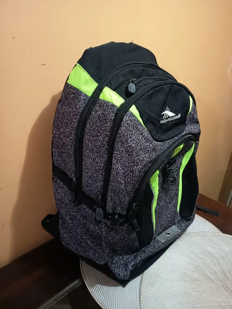 Mochila High Sierra con detalles verdes - 3