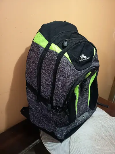 Mochila High Sierra con detalles verdes - miniatura 3