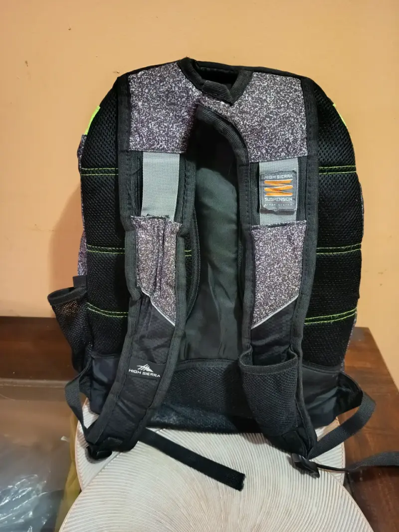 Mochila High Sierra con detalles verdes - 4