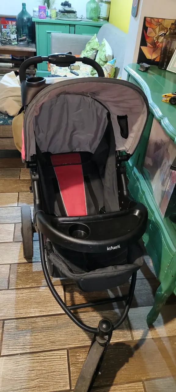 Coche de bebé Infanti plegable fucsia y negro - 1