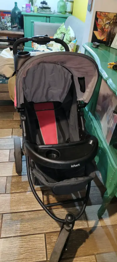 Coche de bebé Infanti plegable fucsia y negro - miniatura 1