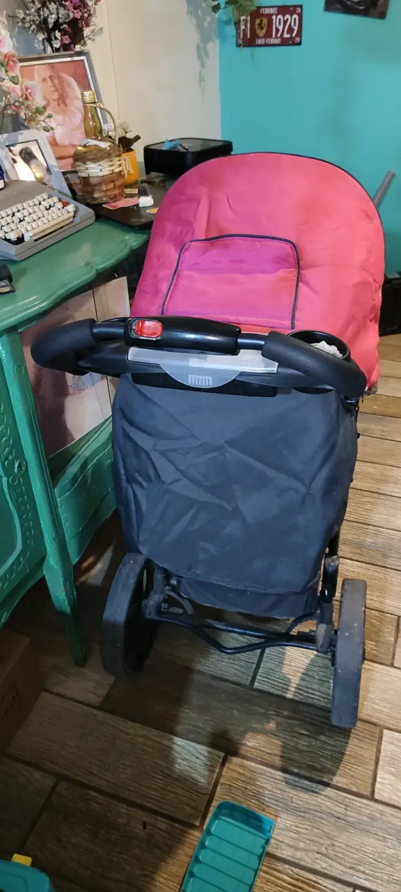 Coche de bebé Infanti plegable fucsia y negro - 2