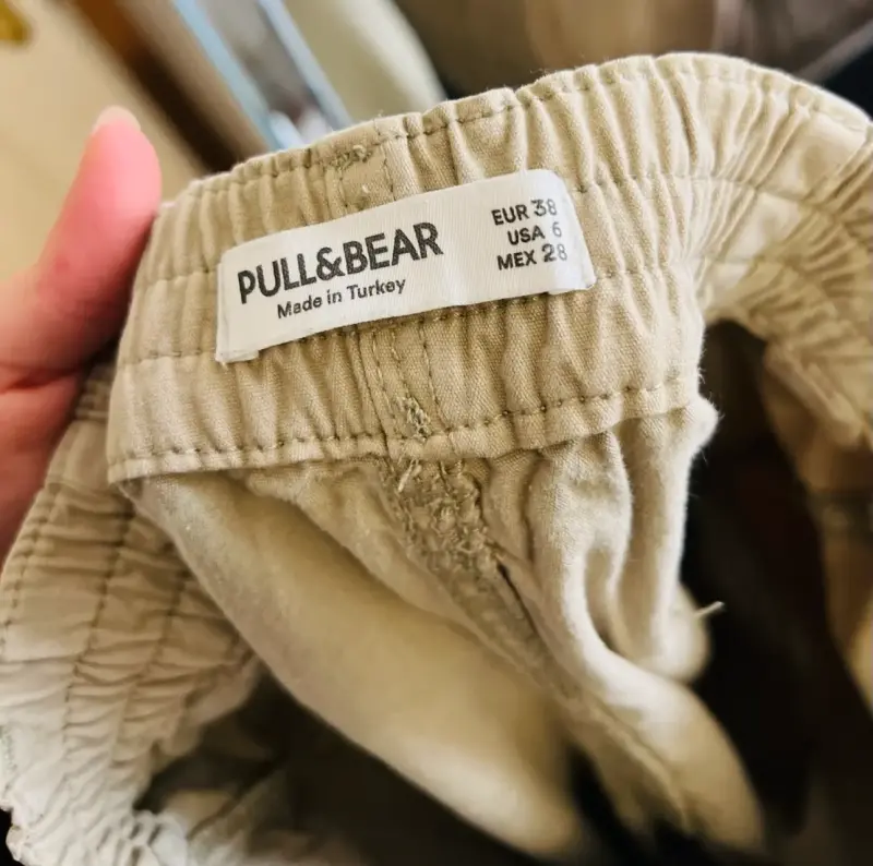 Pantalones cargo beige Pull&Bear para mujer - 2