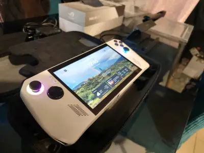Consola portátil ASUS ROG Ally con estuche - miniatura 2