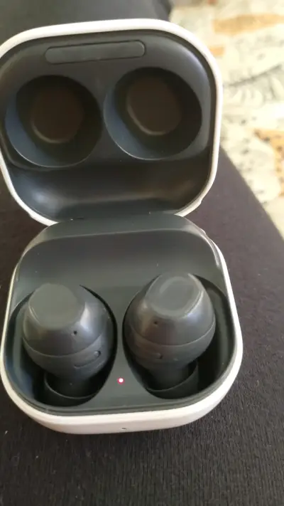 Audífonos inalámbricos Samsung Galaxy Buds negros - miniatura 1