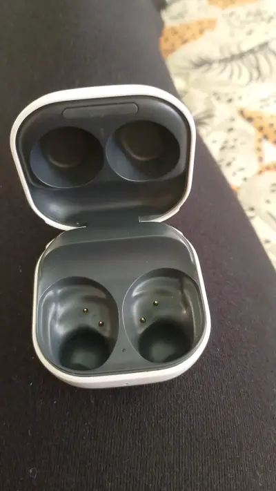 Audífonos inalámbricos Samsung Galaxy Buds negros - miniatura 4