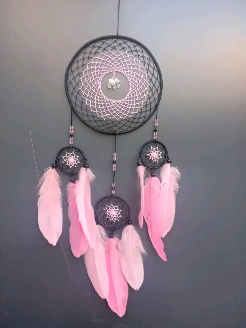 Atrapasueños decorativos con plumas de colores - 2