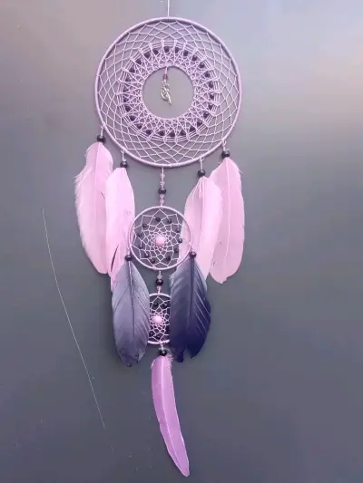 Atrapasueños decorativos con plumas de colores - miniatura 3
