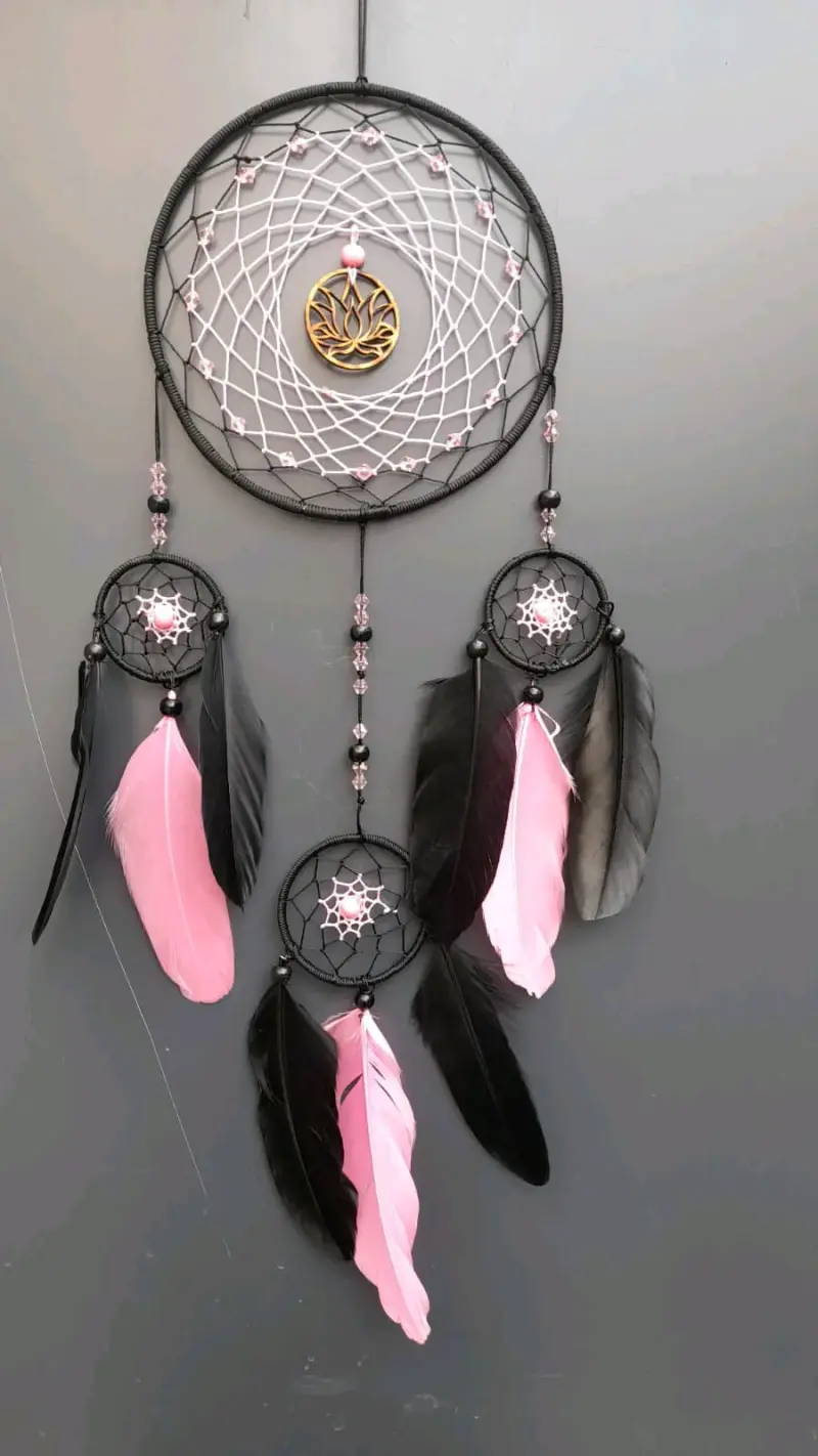 Atrapasueños decorativos con plumas de colores - 5